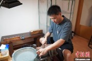 韶关成都“90后”小伙“十年磨一剑”：从爱好者到守艺人 传播中国文化